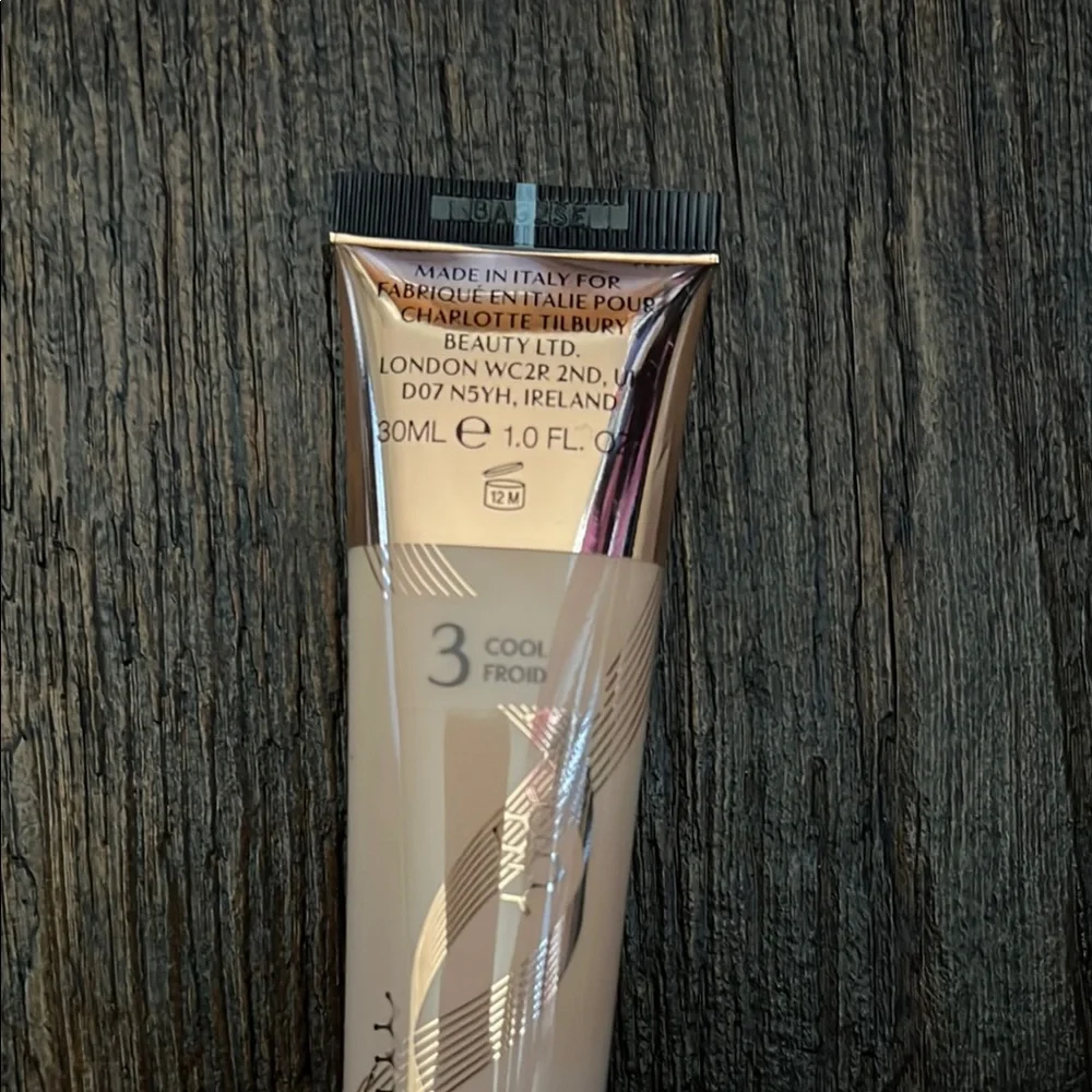 Charlotte Tilbury Beautiful Skin Foundation - Picture 2 of 5